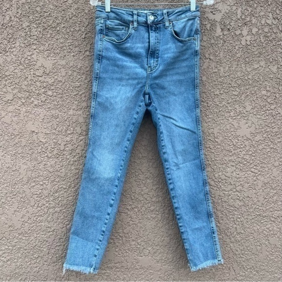 Free People Jeans Size 30 Woman’s 5-pocket style Raw Hem Light Wash Blue - Picture 3 of 12